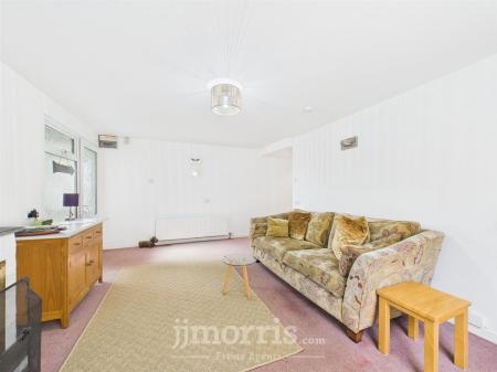 CAM03686G0-PR0264-STILL003.jpg