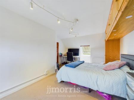 CAM03686G0-PR0033-STILL003.jpg