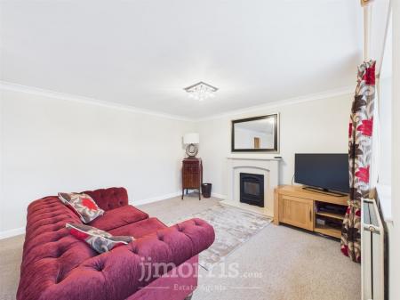 CAM03686G0-PR0270-STILL012.jpg