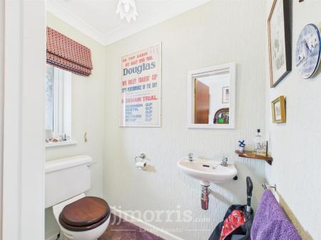 Cloakroom/WC
