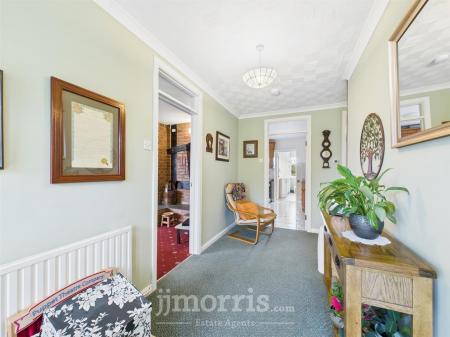 CAM03686G0-PR0276-STILL023.jpg