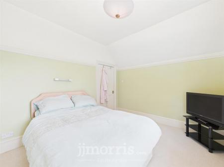 CAM03686G0-PR0271-STILL016.jpg