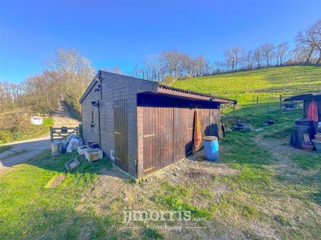 Double Garage/Stabling