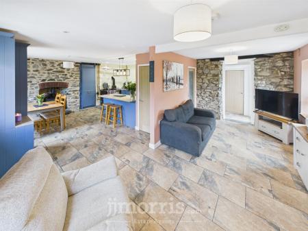 Open Plan Living/Kitchen/Dining