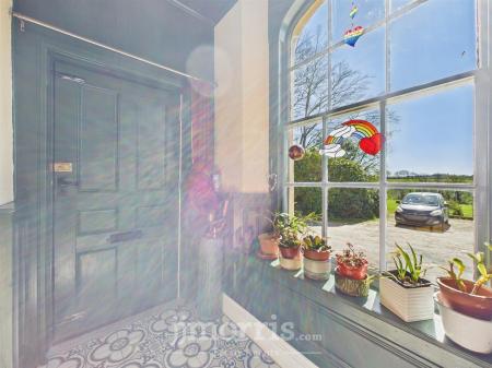 CAM05297G0-PR0021-STILL004.jpg