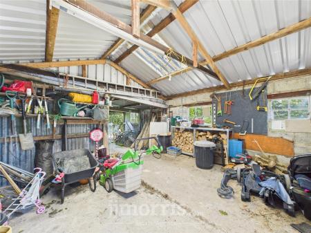 CAM05297G0-PR0041-STILL033.jpg