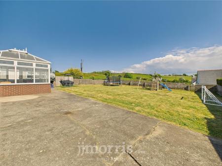 CAM05297G0-PR0048-STILL034.jpg