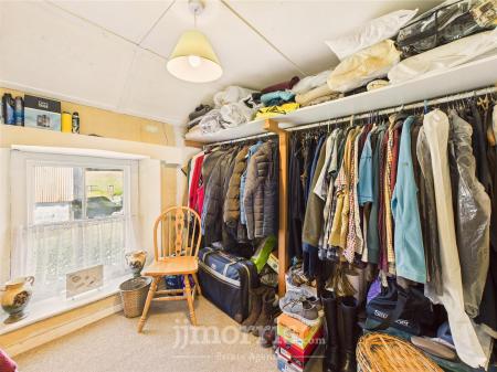 CAM05297G0-PR0050-STILL034.jpg