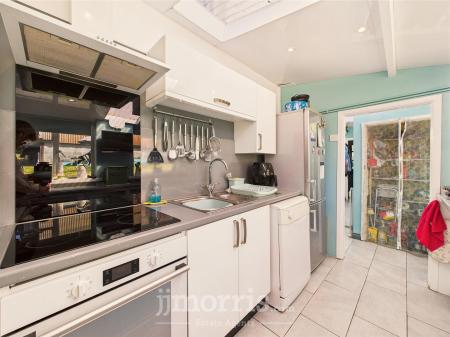 CAM05297G0-PR0050-STILL022.jpg