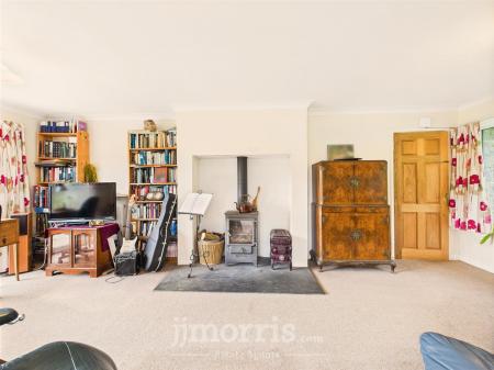 CAM05297G0-PR0055-STILL026.jpg