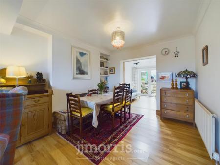 CAM03686G0-PR0158-STILL018.jpg