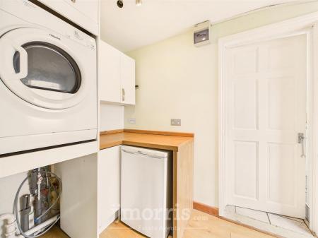 CAM05297G0-PR0056-STILL014.jpg