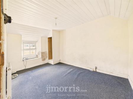 CAM05297G0-PR0063-STILL012.jpg