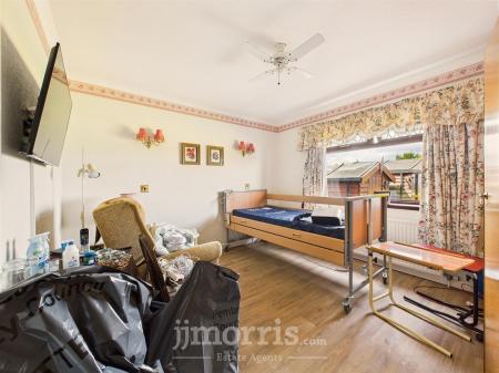 CAM05297G0-PR0067-STILL007.jpg