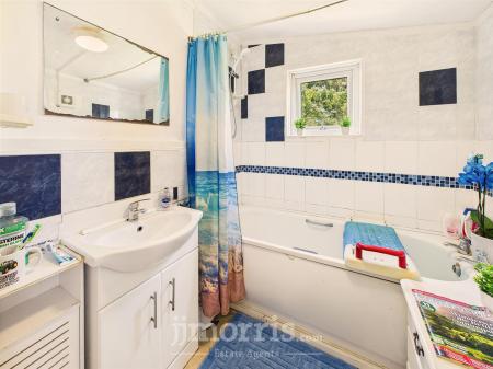 CAM05297G0-PR0061-STILL023.jpg