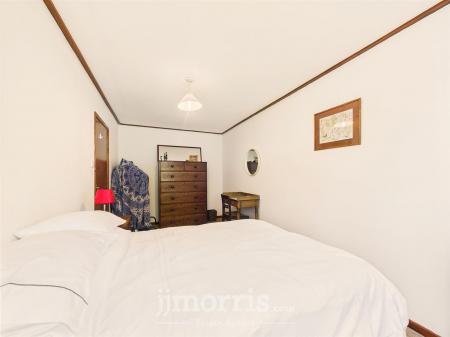 CAM02122G0-PR0332-STILL048.jpg