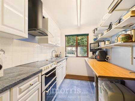 CAM02122G0-PR0332-STILL026.jpg