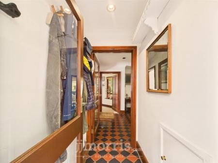 CAM02122G0-PR0332-STILL012.jpg