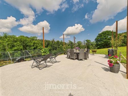 CAM05297G0-PR0066-STILL042.jpg
