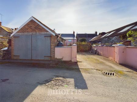 Garage/Outbuilding