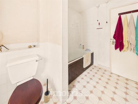 CAM05297G0-PR0069-STILL004.jpg