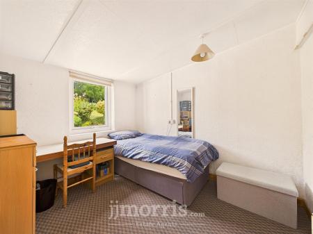 CAM05297G0-PR0069-STILL009.jpg