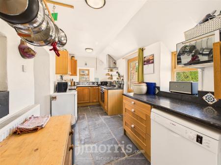 CAM05297G0-PR0079-STILL015.jpg