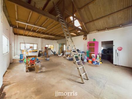 Garage/Workshop