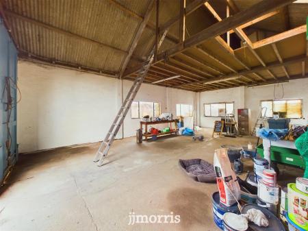 Garage/Workshop