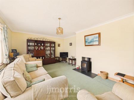 CAM05297G0-PR0084-STILL009.jpg