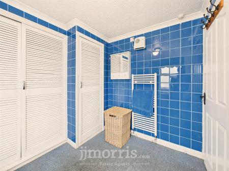 CAM05297G0-PR0095-STILL029.jpg