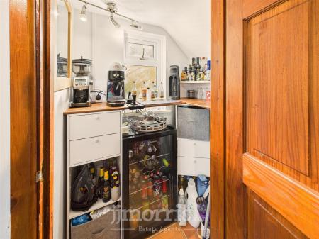 CAM05297G0-PR0098-STILL019.jpg