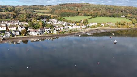 4 Glanteifion Flats, The Moorings St. Dogmaels, Ca