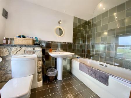 En-Suite Bathroom