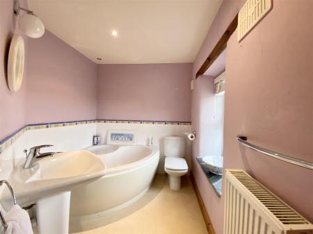 En-Suite Bathroom