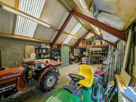 Garage/Workshop