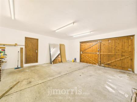 Integral Double Garage/Workshop
