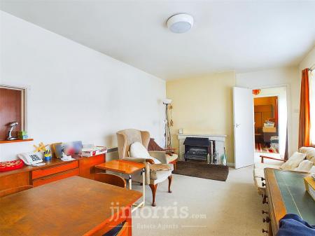 CAM02122G0-PR0215-STILL006.jpg