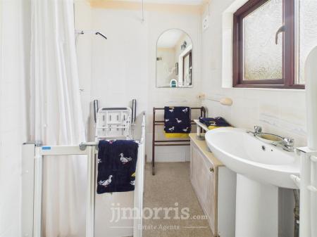 Wet/Shower Room