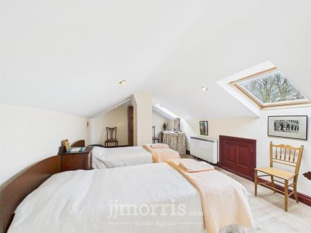 Boarded Loft Room/Studio/Bedroom