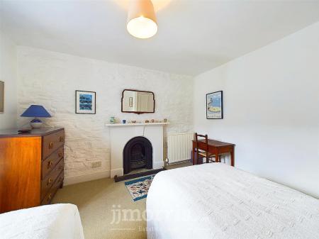 Bedroom 1 (Front)