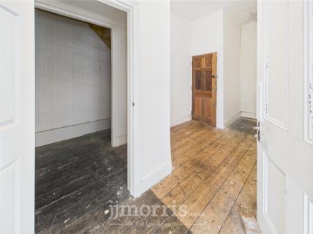 CAM02122G0-PR0299-STILL012.jpg