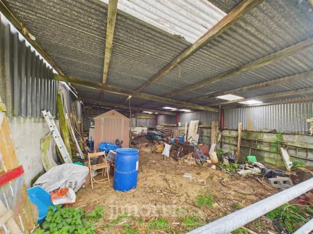 Lean-to Multipurpose Shed