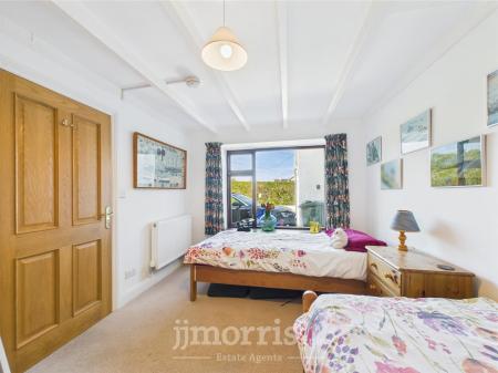 Bedroom 4/Lounge