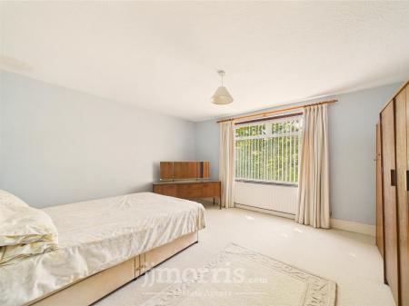 Bedroom 1 (Front)