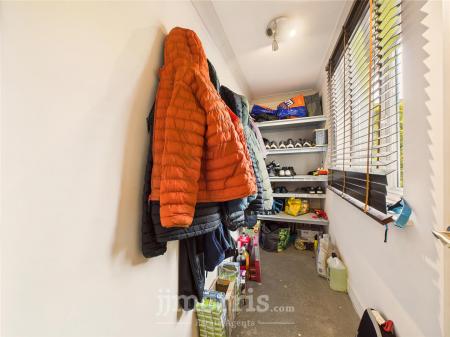 Walk in Cloak/Store Room