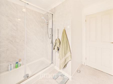 CAM02122G0-PR0322-STILL023.jpg