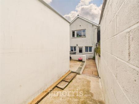 CAM02122G0-PR0326-STILL037.jpg