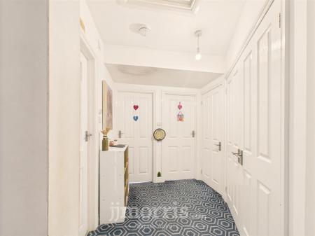 CAM02122G0-PR0326-STILL017.jpg