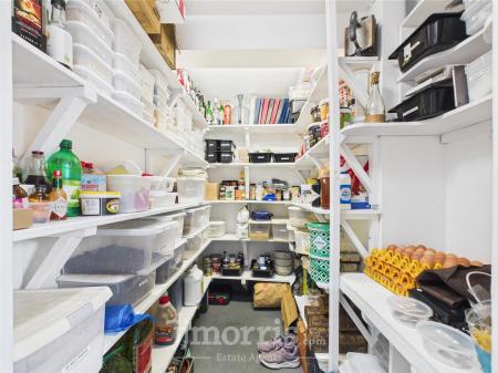 Walk in Pantry